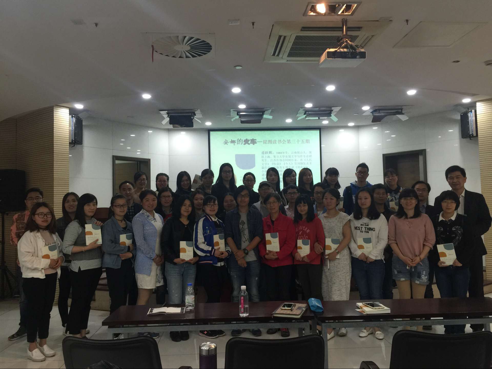 1493014860436401.jpg 读书会照片1.jpg
